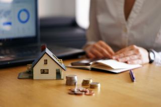 ¿Quieres comprar un piso? Todo lo que necesitas saber (requisitos y papeles incluidos)