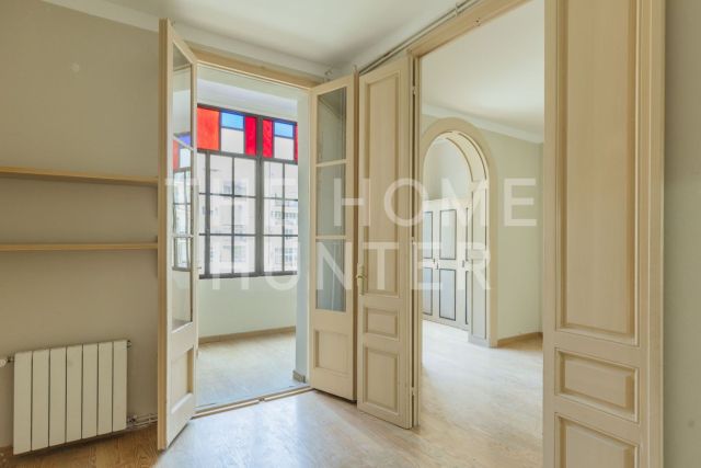 98 sqm flat for sale in Barcelona