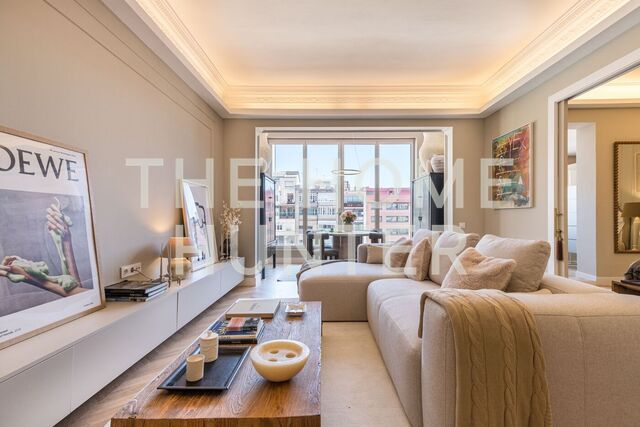 100 sqm flat for sale in Barcelona